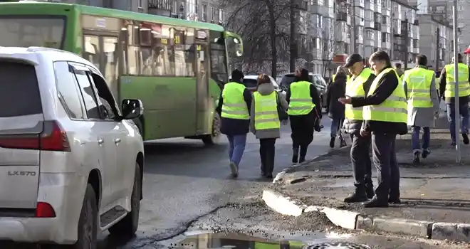 В приемке отказать! Два дня специальная комиссия проверяла качество ремонтных работ на проспекте Циолковского в Дзержинске