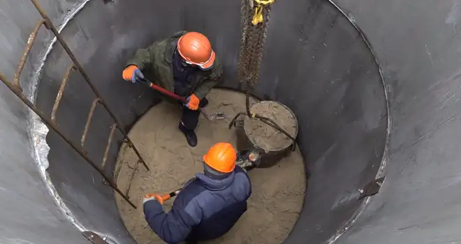 230 метров новых труб: в районе площади Дзержинского начался капитальный ремонт канализационных сетей