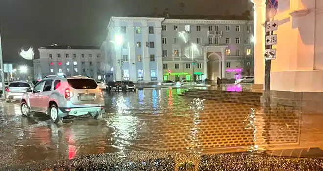 Затопленный город: после сильного ливня улицы Дзержинска практически ушли под воду