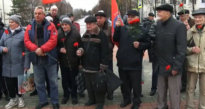 Дзержинск не забыл: представители местного отделения КПРФ провели митинг на площади Ленина