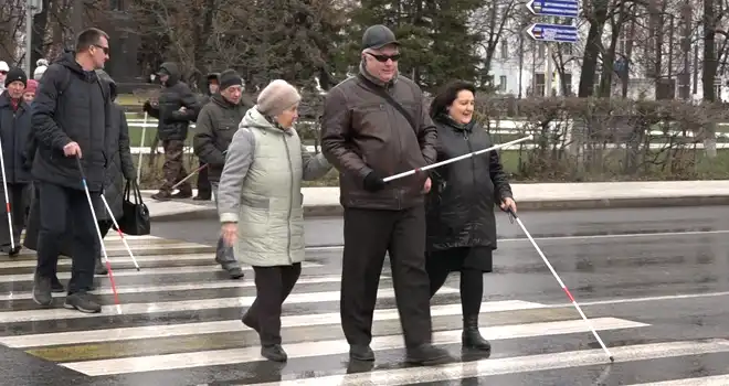 Белая трость: акция ГИБДД к Международному дню слепых впервые прошла в Дзержинске