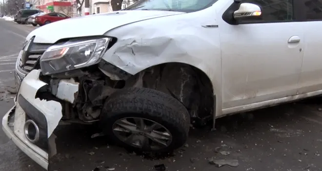 Опасный выезд: ДТП с участием двух легковых автомобилей произошло в Дзержинске в минувшие выходные
