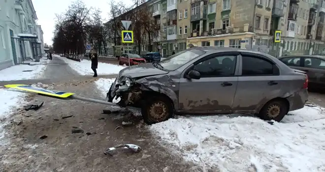 Дорожные битвы: сразу несколько аварий произошли на перекрестках Дзержинска в первый день зимы