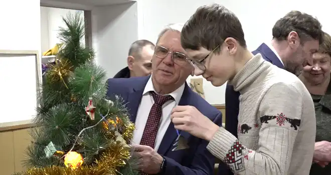 Ощущение праздника: новогодние подарки вручил Евгений Люлин ребятам из Дзержинска