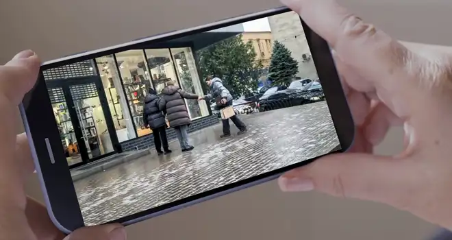 Не у нас: в сплошной каток превратились улицы Ростова-на-Дону из-за ледяного дождя