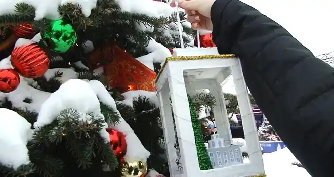 С видом на город: талантливые ребята из Дзержинска украсили елку Нижегородской области в Москве