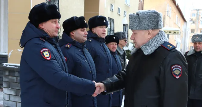 Визит генерала: начальник полицейского главка Юрий Арсентьев посетил УМВД Дзержинска