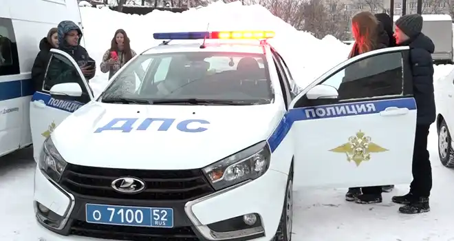 Служебная экскурсия: госавтоинспекторы познакомили дзержинских школьников с особенностями своей работы