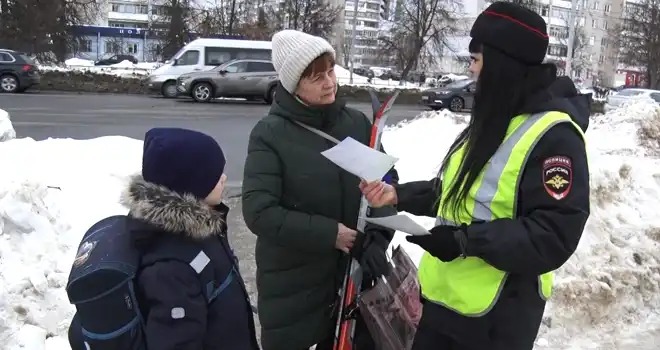 Навстречу безопасности: о важности соблюдения ПДД напомнили дзержинским пешеходам