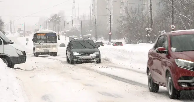 Смотри в оба: об опасностях на дорогах из-за плохой погоды предупредили дзержинцев