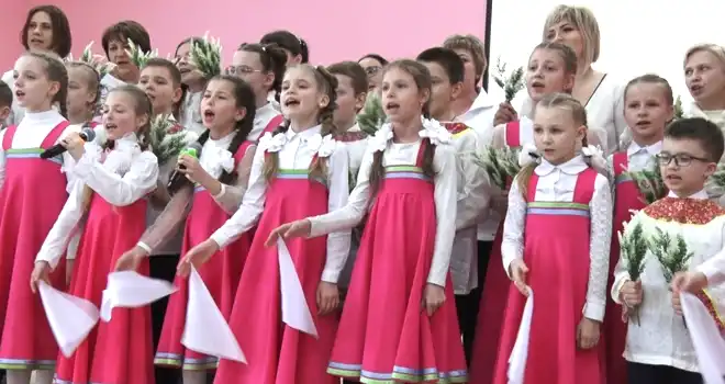 Битва хоров по-дзержински: музыкальный конкурс прошел в одной из школ города