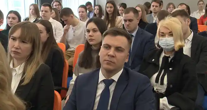 Парламентский день: грантовую поддержку молодежи и обучение законотворчеству обсудили в Нижнем Новгороде