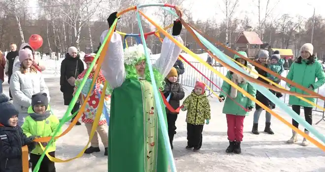 С размахом и весельем: широкую масленицу отметили жители Дзержинска