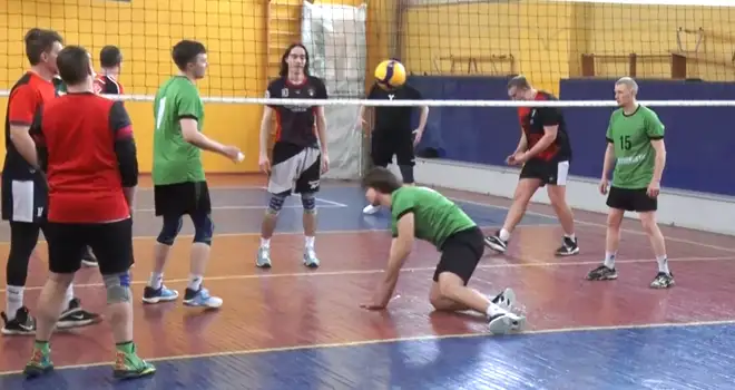 Мужская игра: чемпионат города по волейболу продолжается в Дзержинске