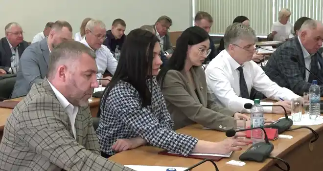 Рабочие обсуждения: девять вопросов рассмотрели дзержинские депутаты на очередном заседании Городской думы