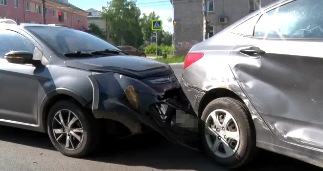 Девичник на перекрестке: авария с участием двух легковых автомобилей произошла в Дзержинске