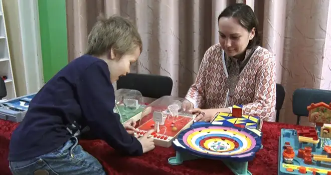 Мы родом из детства: выставка советских игрушек открылась в дзержинской библиотеке