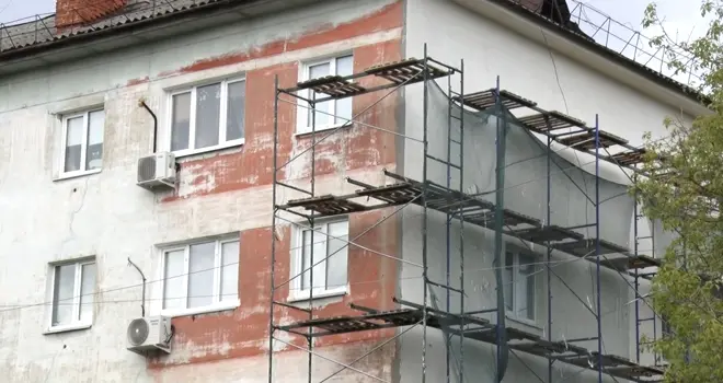 Работы продолжаются: капитальный ремонт жилых домов идет в Дзержинске