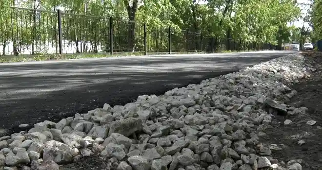 Прямо к двери: кампания по ремонту подъездных путей и тротуаров к объектам соцсферы стартовала в Дзержинске