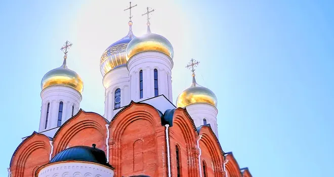 Радоница: православные дзержинцы поминают своих усопших