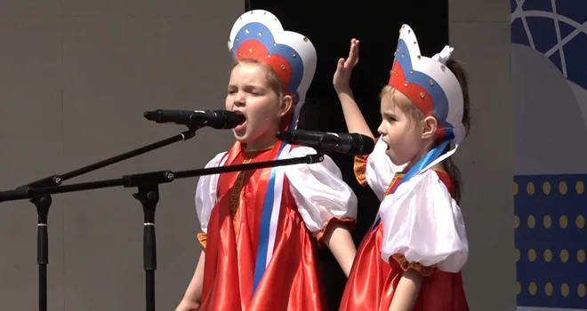 День города 2024: маленькие горожане отмечают праздник в дзержинском парке «Радуга»