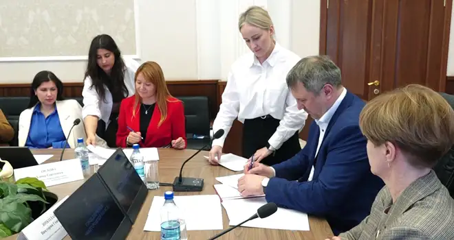 Дела и дружба: соглашения о сотрудничестве с Санкт-Петербургом и Гродно подписали в Дзержинске