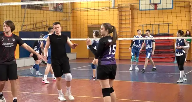 Финальные игры: турниры по волейболу завершились в двух школах Дзержинска