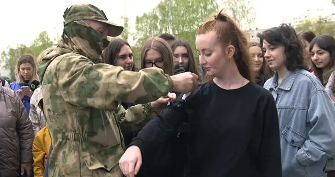 Уроки мужества: занятие с детьми провели ветераны СВО в дзержинской школе