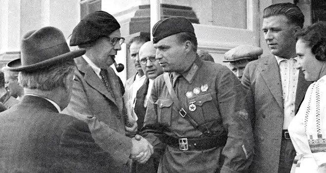 На крыльях Победы: фотовыставка о героях Великой Отечественной войны открылась в Нижнем Новгороде