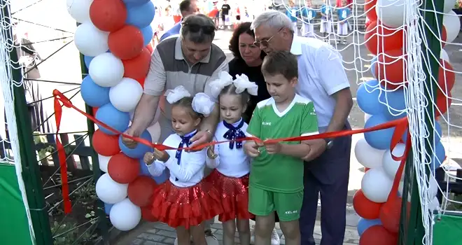 Разметка, ворота и мяч: в дзержинских детских садах появились настоящие футбольные поля