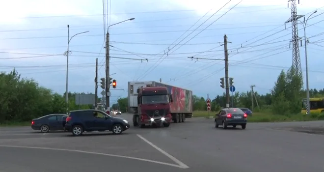 Включите светофор! О трудностях проезда важной для города дорожной развязки рассказали дзержинские водители