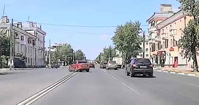 Камикадзе на дороге: некоторые пешеходы и водители нарушают ПДД в Дзержинске