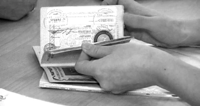 Дело о заграннике: жительница Дзержинска намерена отсудить у полицейских крупную сумму из-за выдачи дефектного документа