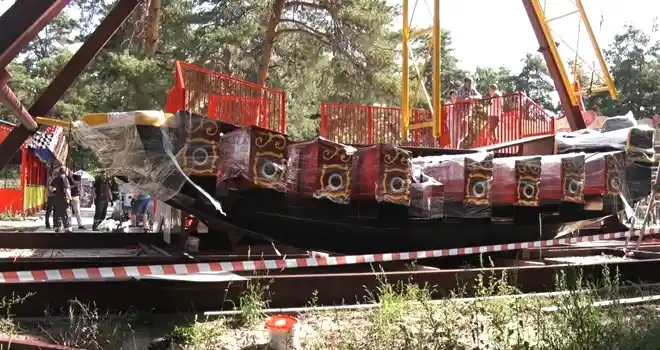 Экстрим на «Корабле»: установка нового аттракциона началась в центральном парке Дзержинска