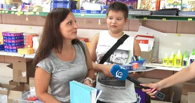 Скоро в школу: дзержинские школьники и их родители готовятся к новому учебному году