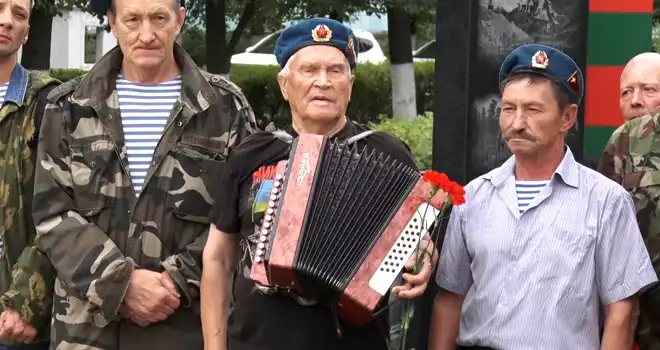 За ВДВ! Праздничный митинг прошел на площади Героев в Дзержинске
