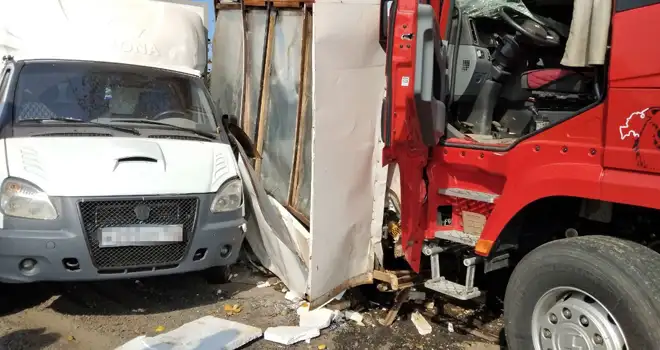 Дорожная вакханалия: сразу четыре автомобиля стали участниками аварии под Дзержинском