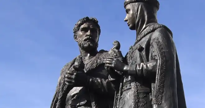 Пример любви и преданности: памятник православным святым Петру и Февронии Муромским освятили в Дзержинске