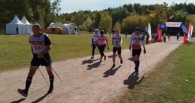 Праздник северной ходьбы: сразу в двух спортивных мероприятиях поучаствовали дзержинцы в Москве