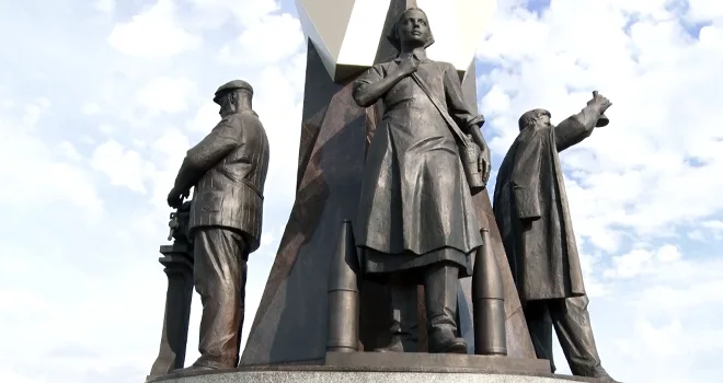 Исторический момент: памятную стелу «Город трудовой доблести» торжественно открыли в Дзержинске