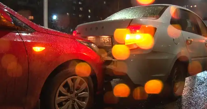Невнимательный маневр: в аварийный замес попали четыре автомобиля на одном из проспектов Дзержинска