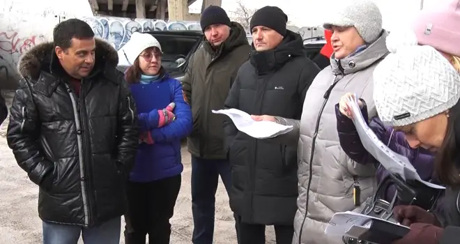 Обсудили на месте: расширение проезда под мостом на улице Попова вновь в центре внимания дзержинских депутатов
