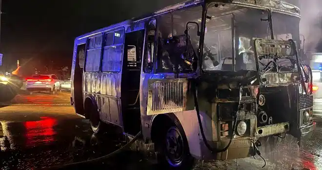 Горящий рейс: автобус тушили дзержинские огнеборцы минувшим вечером