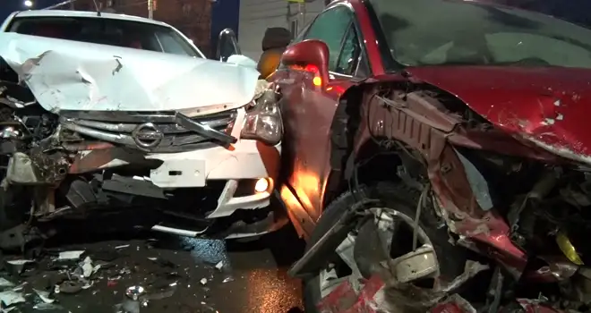 Ушла налево: автоледи спровоцировала аварию на дзержинском перекрестке