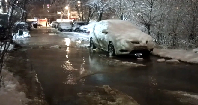 Коммунальный прорыв: очередная авария на сетях водоснабжения произошла в Дзержинске