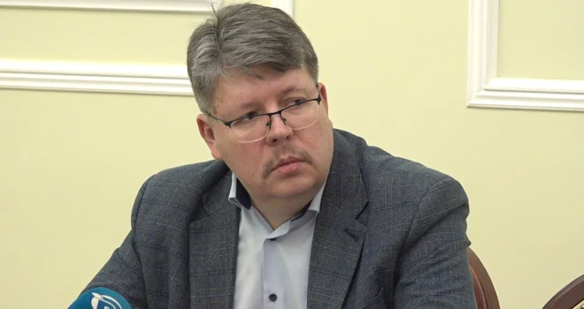 Контакт с властью: заместитель главы Дзержинска Денис Дергунов провёл брифинг для журналистов.