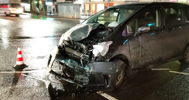 Аварийный замес: молодая женщина пострадала в ДТП на одном из перекрестков Дзержинска