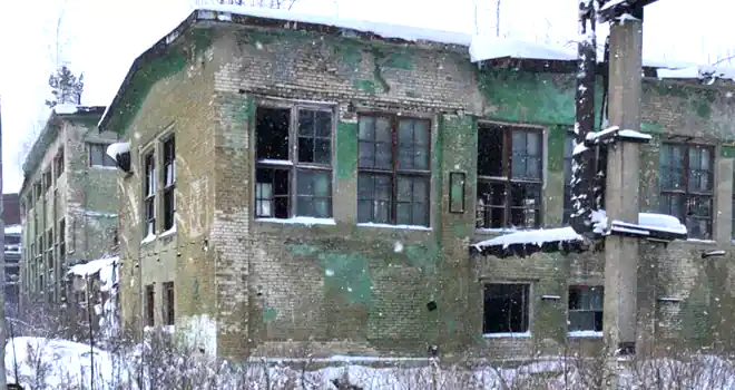 В открытом доступе: бесхозный склад химреактивов обнаружен в промзоне Дзержинска