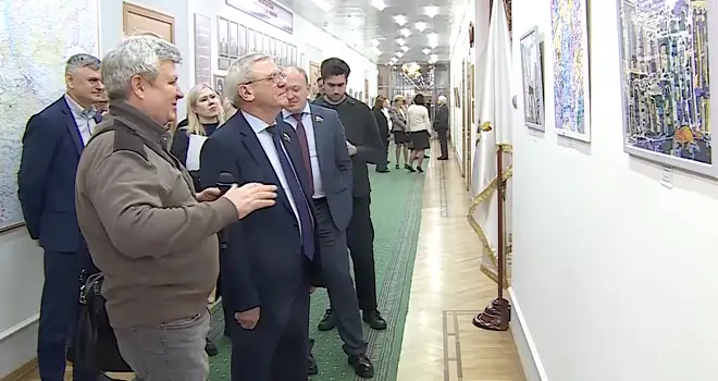Излучающая счастье: выставка «Одухотворение» открылась в Законодательном собрании Нижегородской области