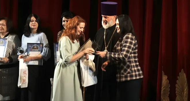 Рождественские встречи: церемония закрытия городского фестиваля искусств прошла в Дзержинском театре драмы